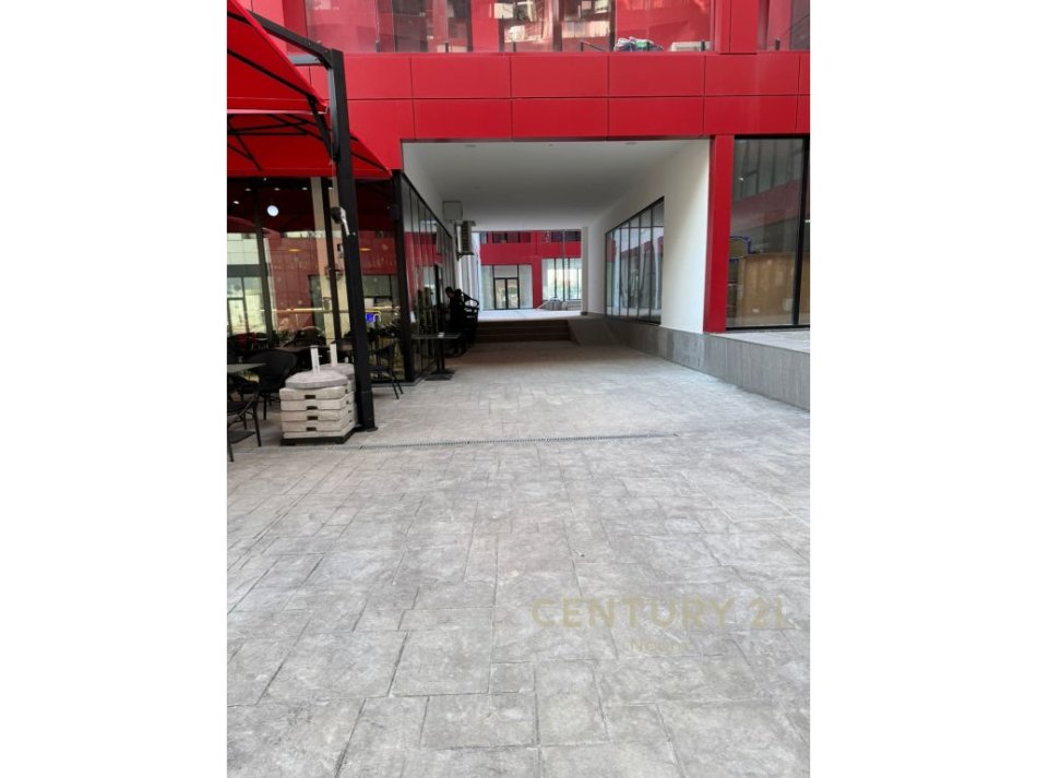 Tirane, jepet me qera ambjent biznesi Kati 4, 105 m² 500 € (Kompleksi Arlis, Rruga e Dibrës)
