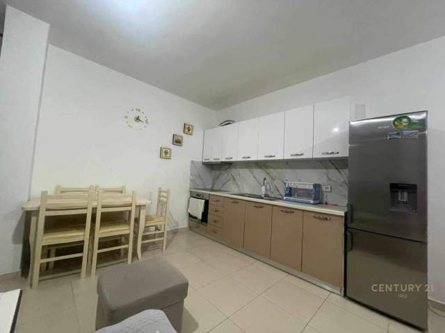 Tirane, jepet me qera apartament 2+1+BLK Kati 4, 80 m² 420 Euro (prane Restorant Fresku)