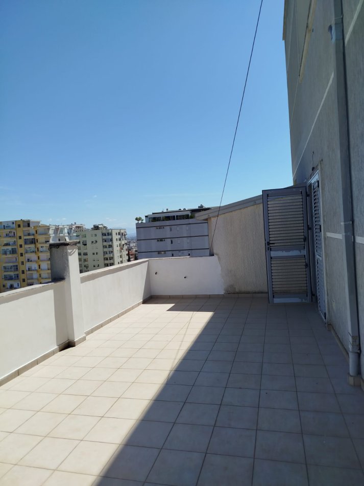 Durres, jepet me qera apartament 1+1+Ballkon Kati 7, 78 m² 250 € (Aleksander Goga)