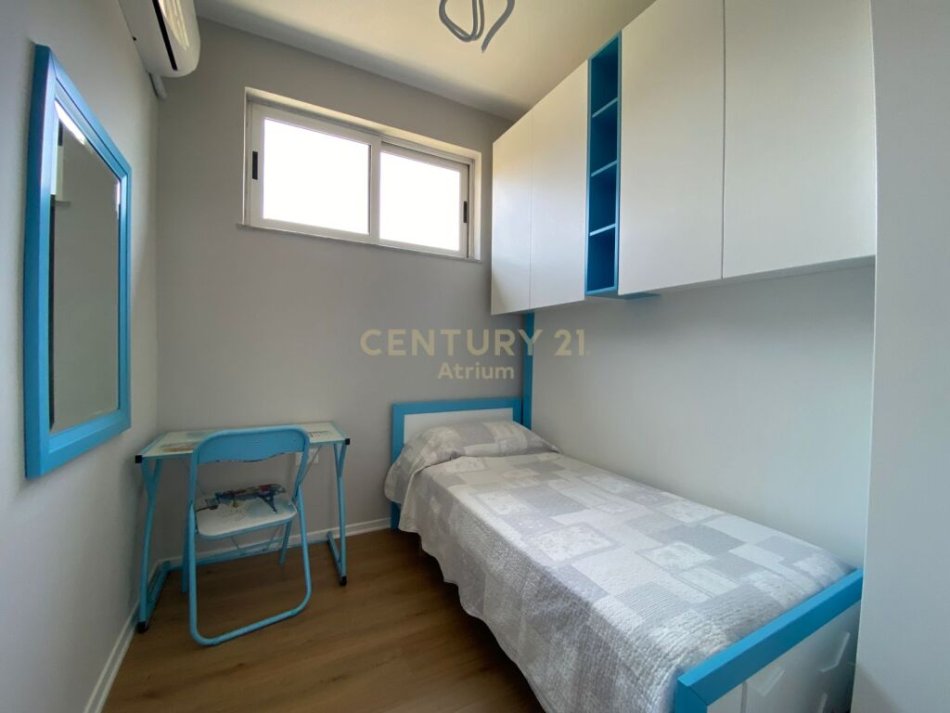 Tirane, jepet me qera apartament 3+1+Ballkon Kati 2, 650 € (tek Oxhaku, rruga "Kongresi i Manastirit")