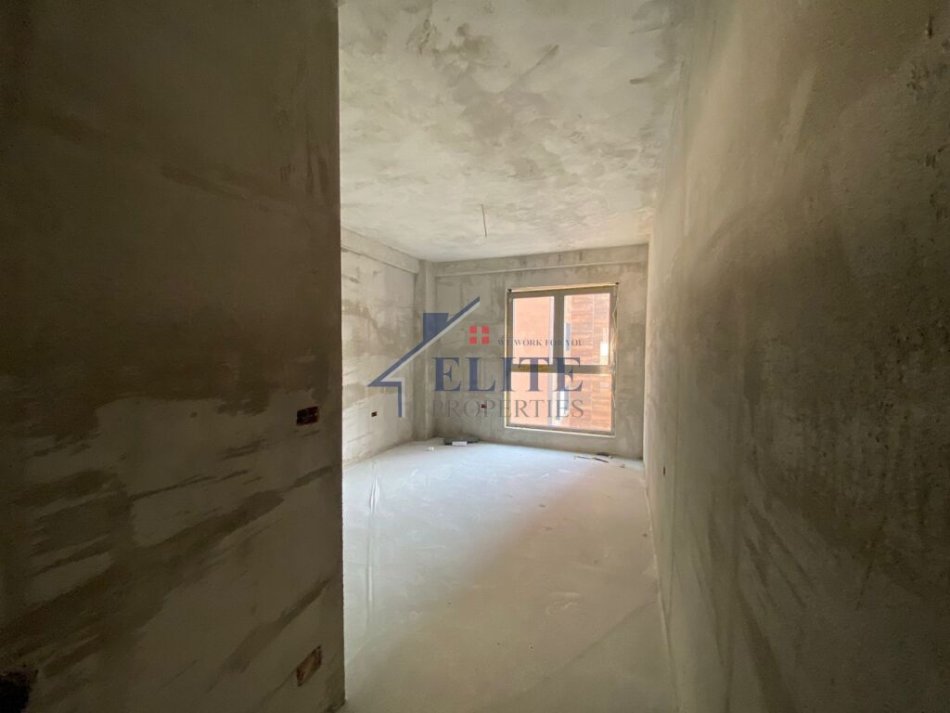 Tirane, shitet apartament 1+1+Ballkon Kati 2, 77 m² 170.000 € (Shkolla e Kuqe)