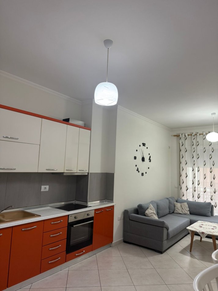 Tirane, jepet me qera apartament 2+1 Kati 2, 110 m² 600 € (kopshti botanik)
