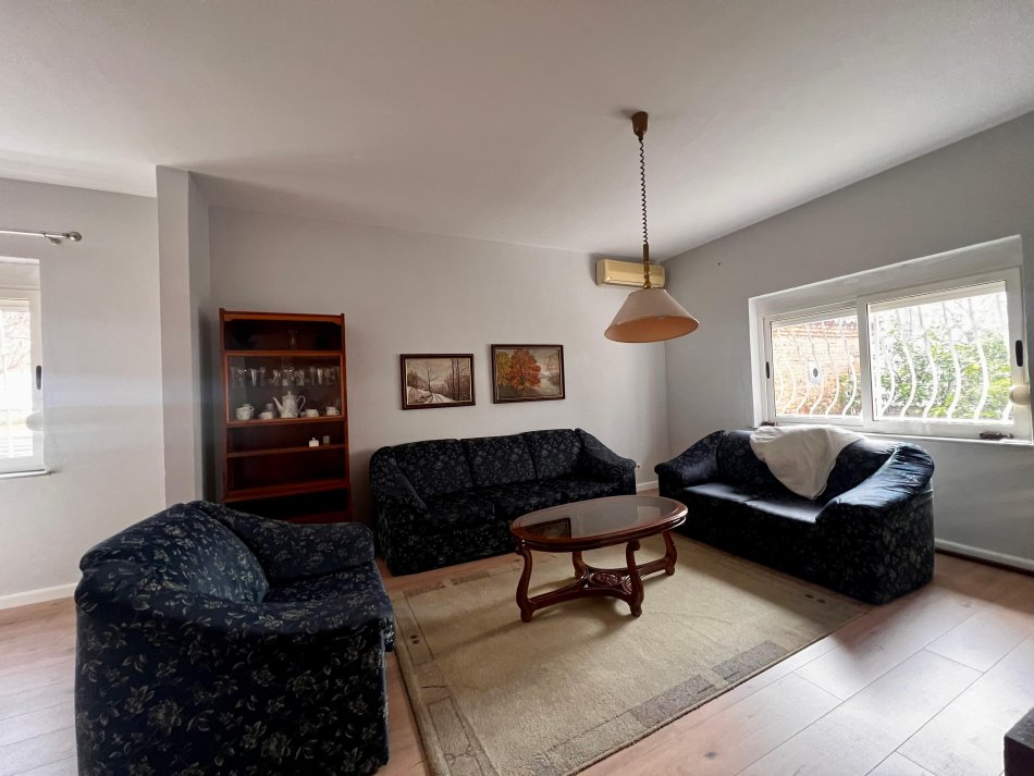 Tirane, jepet me qera Vile 3+1+Ballkon Kati 0, 160 m² 600 € (Shkolla Partizani - Tiranë)