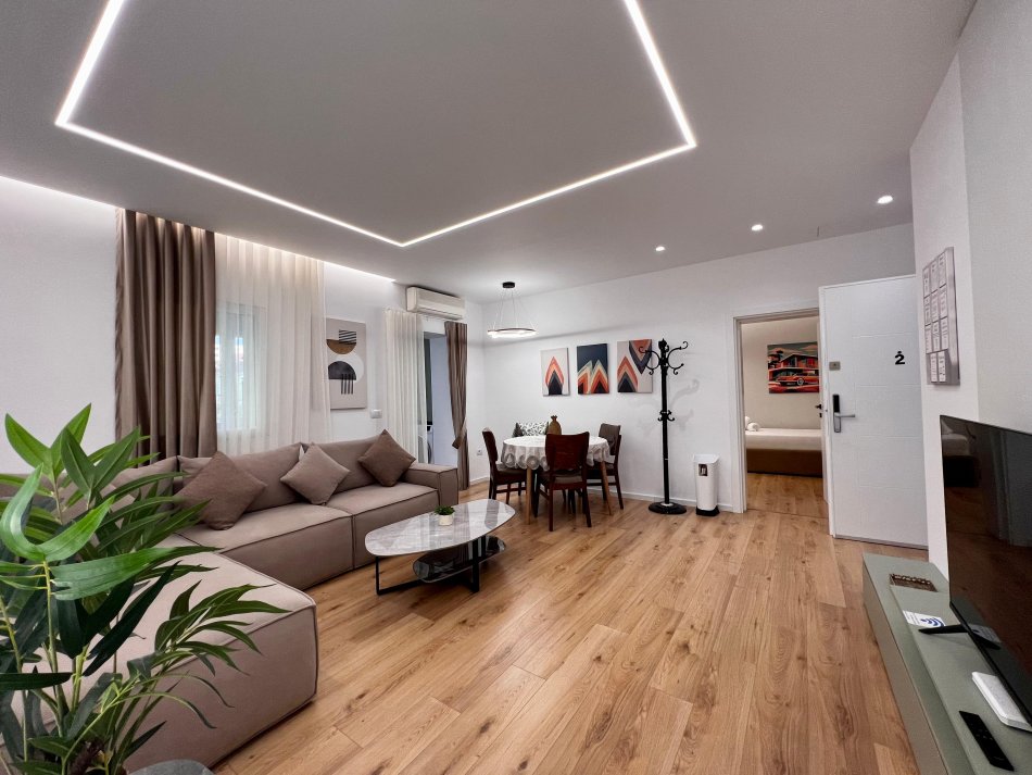 Tirane, jepet me qera apartament 2+1+Ballkon Kati 3, 80 m² 700 € (Shkolla Osman Myderizi pranë Ambasadës Amerikane)