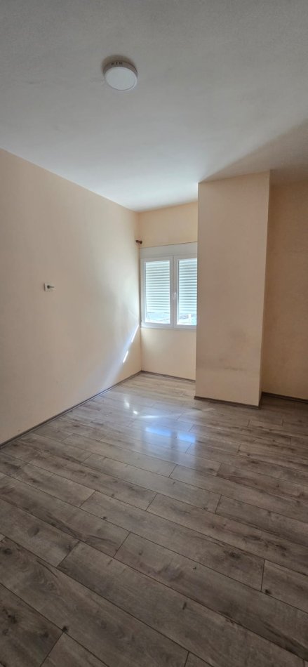 Tirane, jepet me qera apartament 1+1 Kati 2, 65 m² 500 € (myslym shyri)