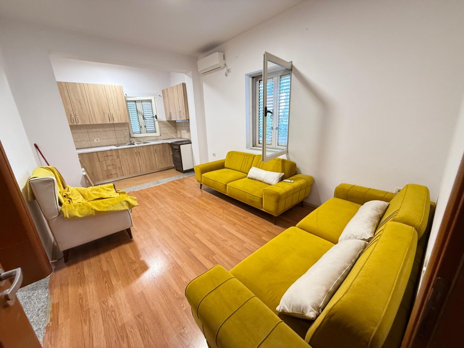 Tirane, jepet me qera apartament 2+1 Kati 2, 90 m² 500 € (21 dhjetori)