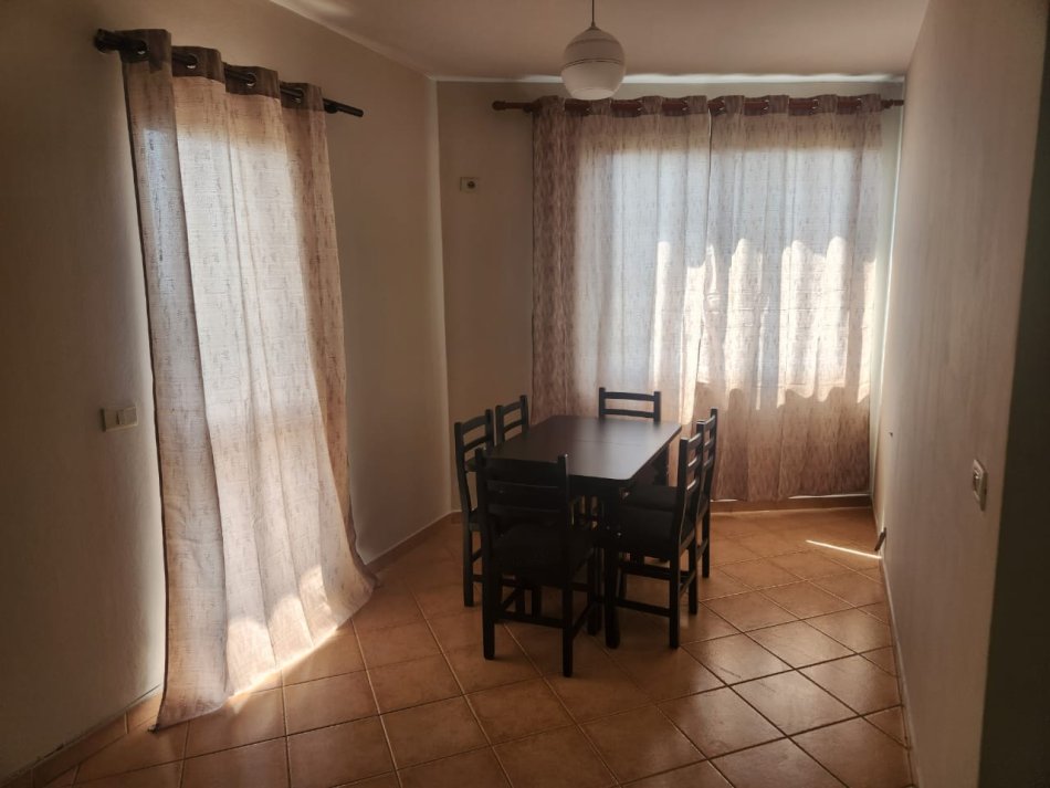 Tirane, jepet me qera apartament 1+1 Kati 3, 65 m² 420 € (Kinostudio)