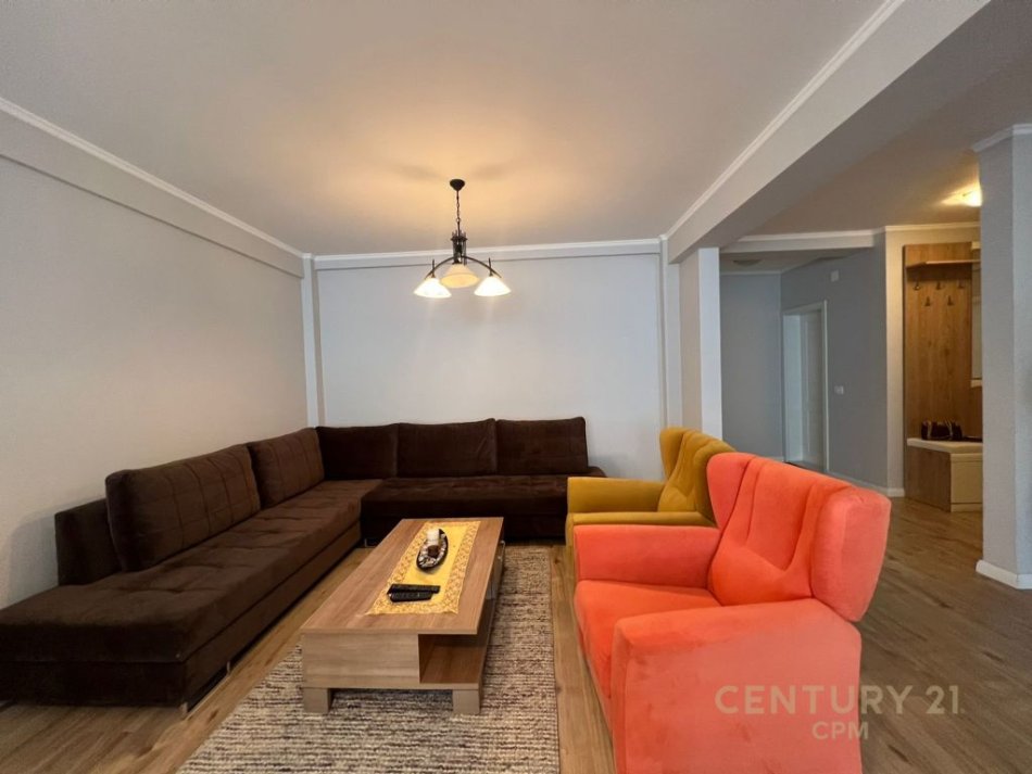 Tirane, shitet apartament 3+1+Aneks+Ballkon Kati 8, 144 m² 270.000 € (Bulevardi Zogu I, prane ish-stacionit te trenit)