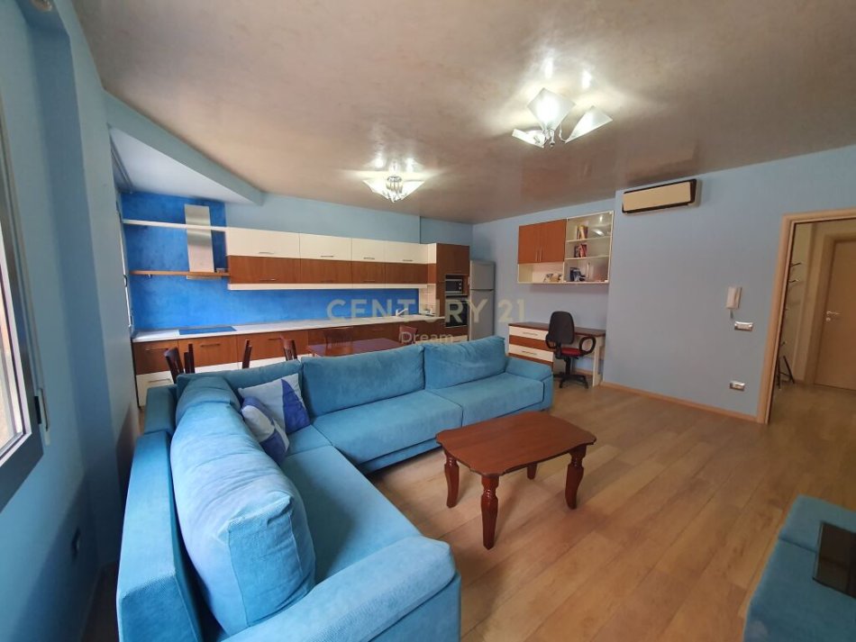 Tirane, jepet me qera apartament 2+1+Ballkon Kati 2, 93 m² 550 € (prane zones se Oxhakut.)