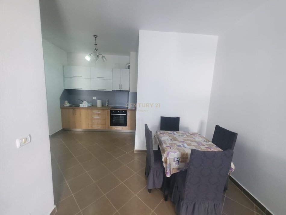 Tirane, jepet me qera apartament 2+1+Ballkon Kati 6, 85 m² 400 € (Apartament 2+1 për Qira në Fresku,)
