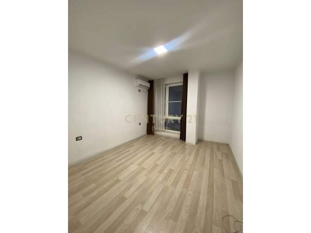 Tirane, jepet me qera apartament 2+1 Kati 5, 99 m² 500 Euro (Porcelan)