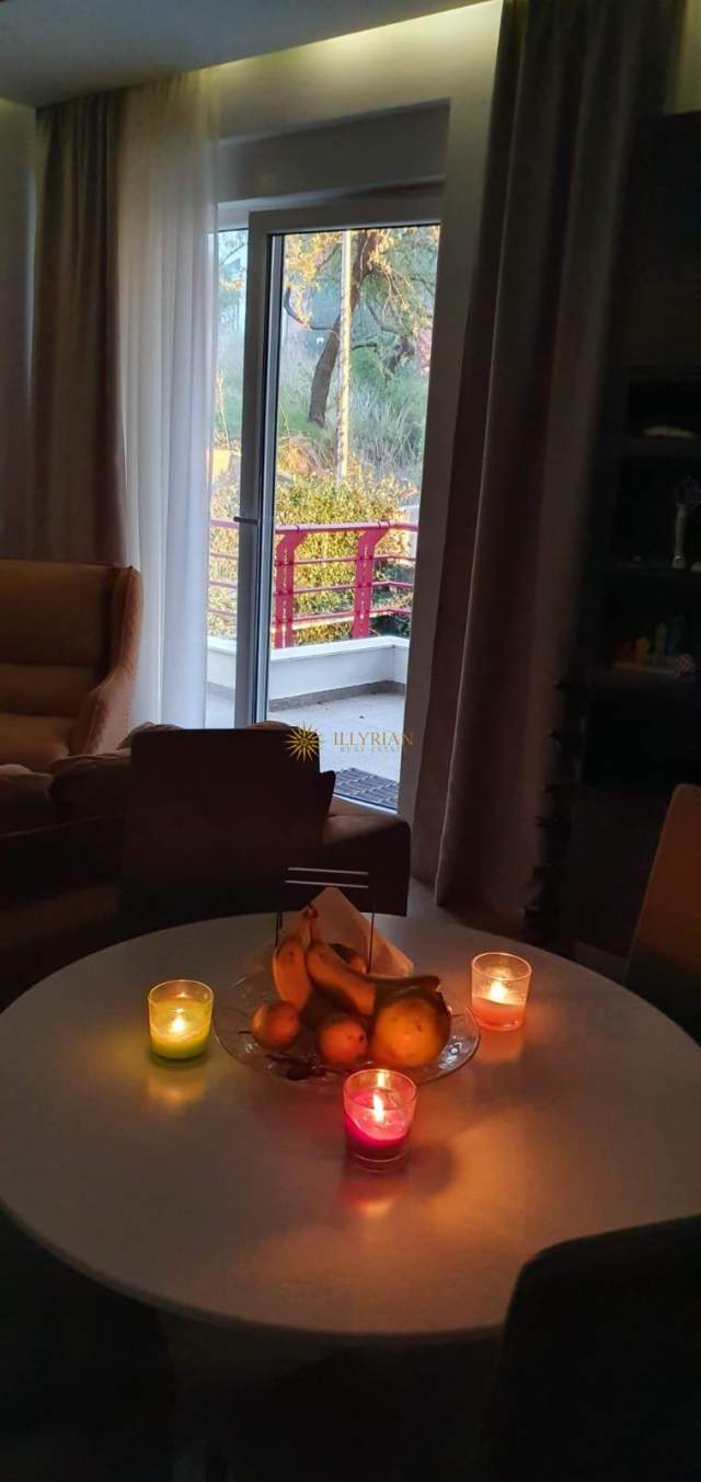 Tirane, shes apartament Kati 3, 150 m² 180.000 Euro (Rruga Hamdi Sina)