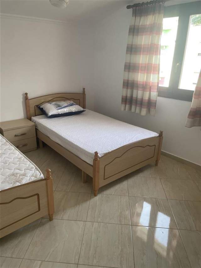 Tirane, jepet me qera Penthouse 2+1 Kati 5, 202 m² 600 Euro (Kopshti Botanik)