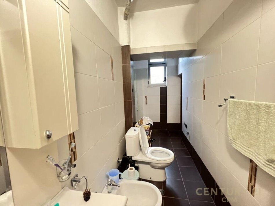 Japim me qira apartament 2+1 tek Piazza