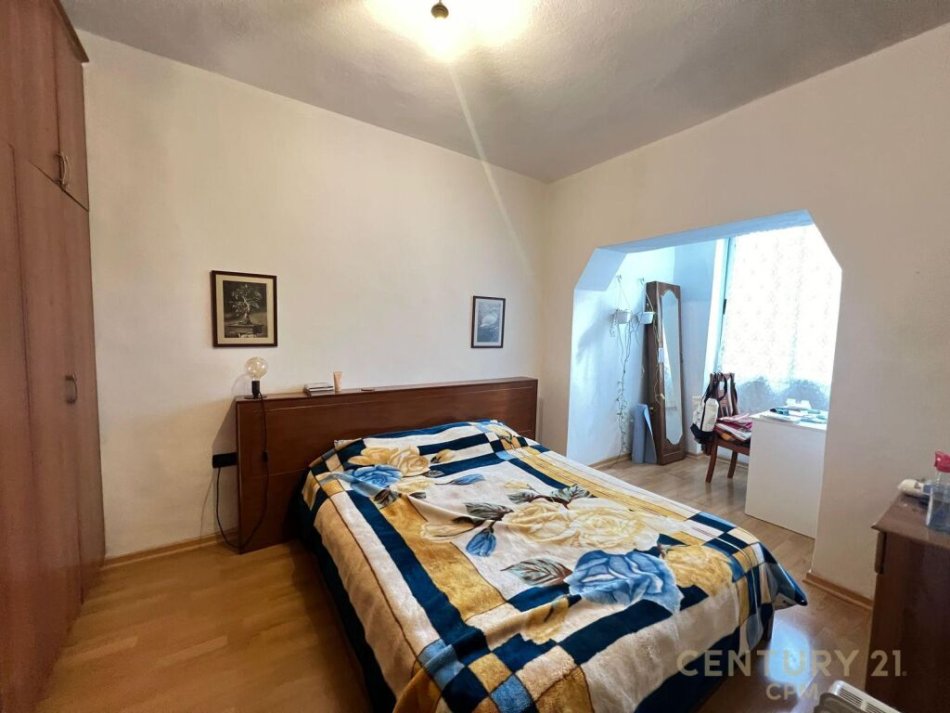 Japim me qira apartament 2+1 tek Piazza