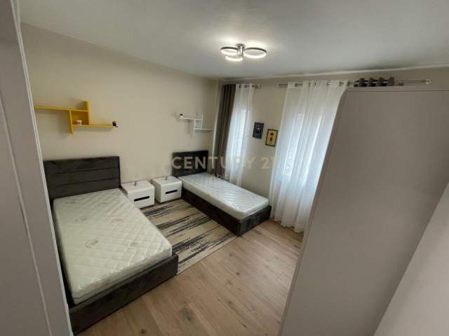 Tirane, shitet apartament 100 m² 230.000 Euro (komuna parisit)