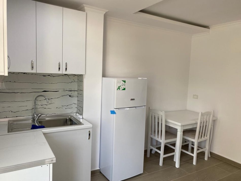 Tirane, jepet me qera apartament 1+1 Kati 1, 61 m² 400 € (QSUT Fakulteti Mjeksis)