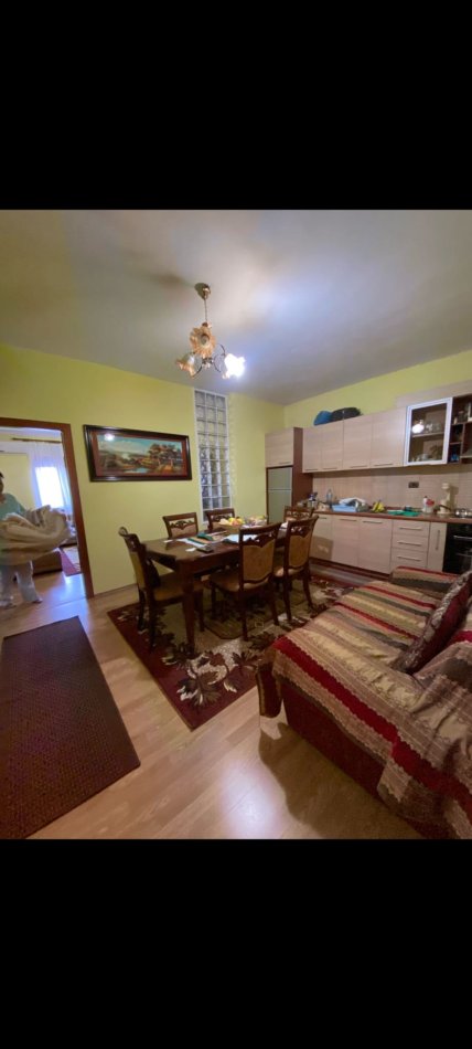 Tirane, jepet me qera apartament 2+1 Kati 2, 95 m² 390 € (rruga jodran misja)