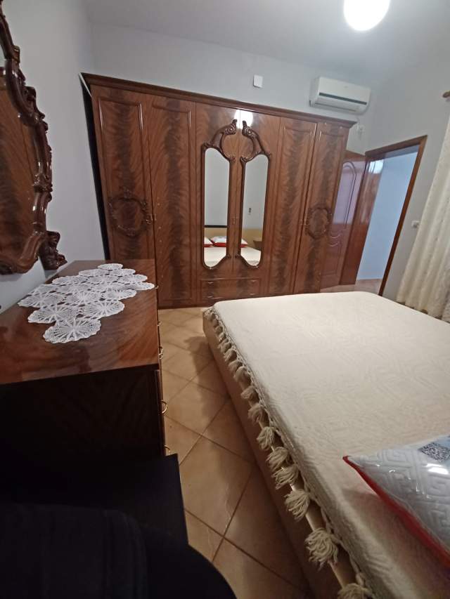 Tirane, jepet me qera apartament 2+1 Kati 2, 100 m² 500 Euro (Medreseja)