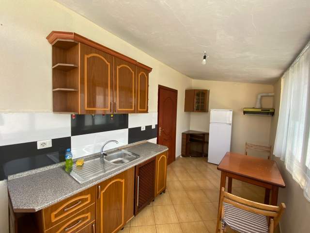 Tirane, jepet me qera apartament 3+1+BLK Kati 3, 80 m² 450 Euro (Myslym shyri)