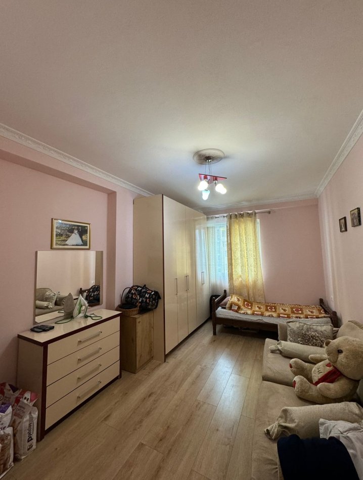 Tirane, shitet apartament 3+1 Kati 4, 140 m² 225.000 € (Rruga 3 Deshmoret, Yzberisht)