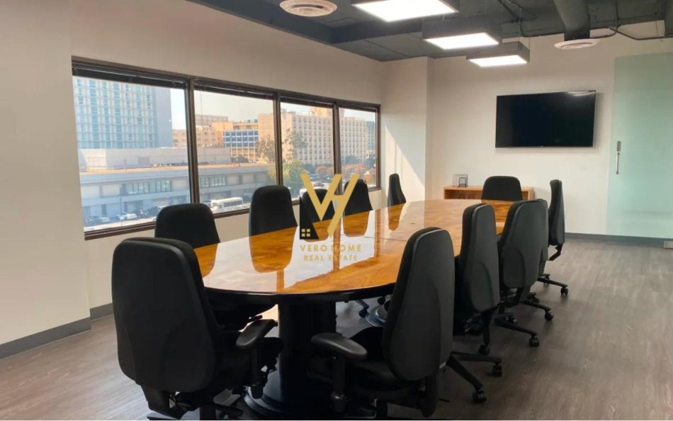 Tirane, jepet me qera zyre Kati 6, 190 m² 2.500 € (KOMPLEKSI DELIJORGJI)