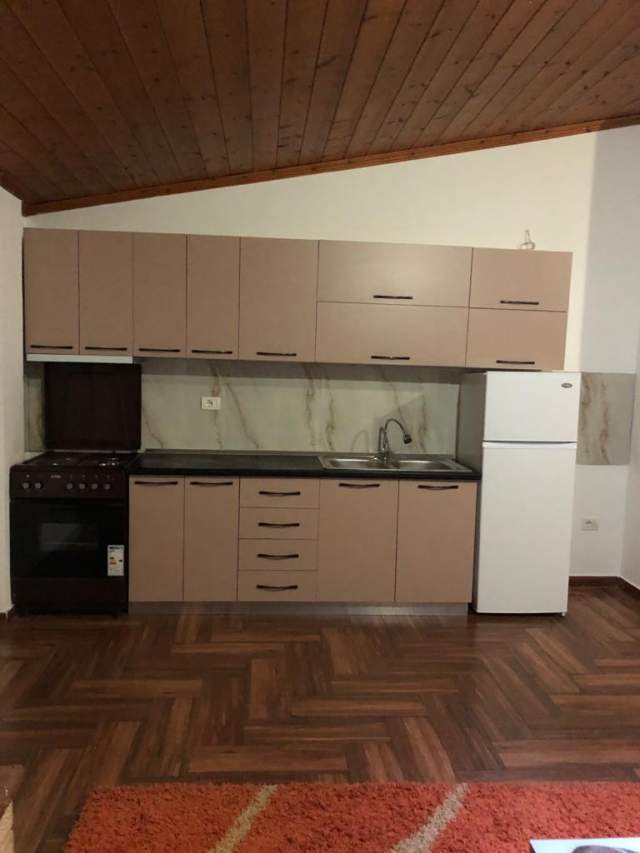 Tirane, jepet me qera Vile 2+1+BLK Kati 3, 80 m² 500 Euro (rruga 3 vellezerit kondi)