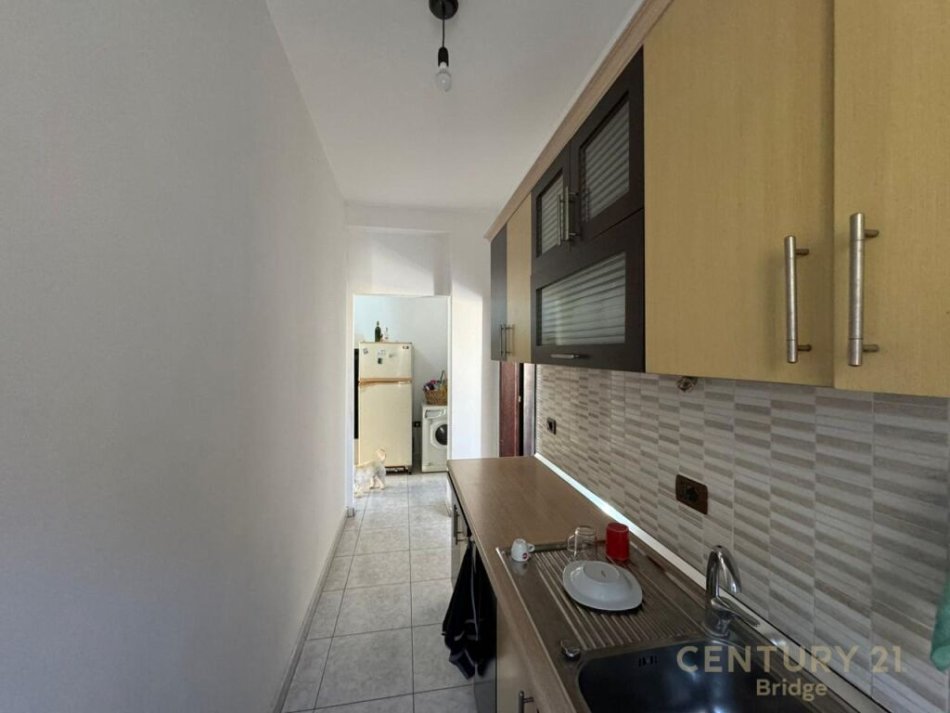 Tirane, shitet apartament 1+1+Ballkon Kati 2, 63 m² 94.500 € (ngjitur me Rezidencën "Euro 3D", shumë pranë Universitetit "Barleti")