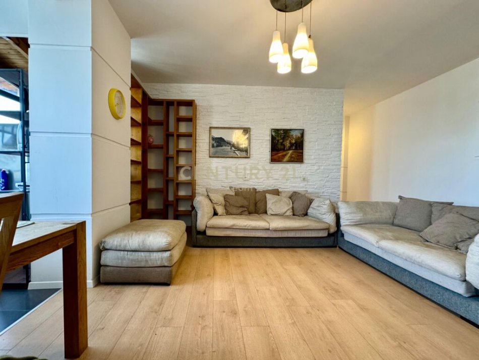 Tirane, shitet apartament 2+1+Ballkon Kati 6, 100 m² 195.000 € (Rruga e Elbasanit, prane Fakultetit te Ekonomise)