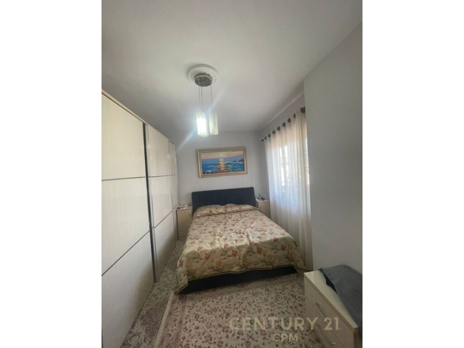 Tirane, shitet apartament 1+1+Ballkon Kati 15, 157.000 € (ne qender te Tiranes, tek 9 kateshet, pallat me ashensor)