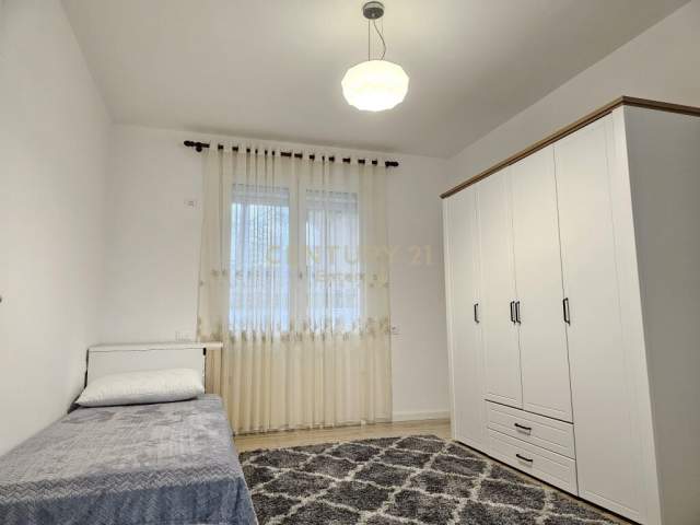 Tirane, jepet me qera apartament 100 m² 650 Euro
