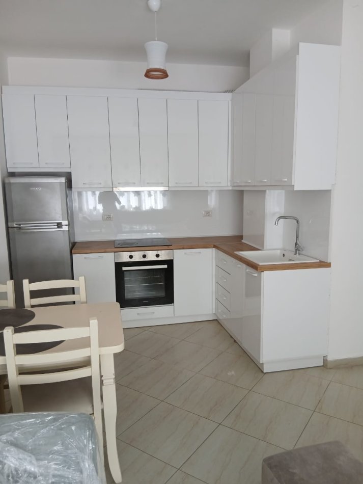 Tirane, jepet me qera apartament 2+1 Kati 2, 74 m² 500 € (LIQENI I THATE)
