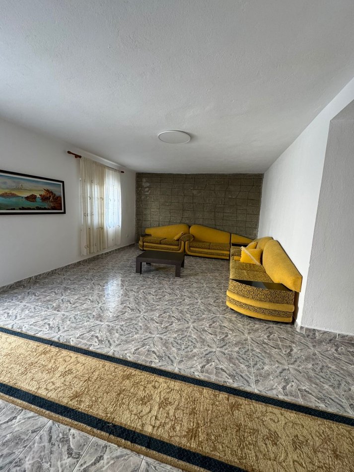 Tirane, jepet me qera shtepi 2+1+Ballkon Kati 2, 100 m² 550 € (Qytet studenti rruga budi)