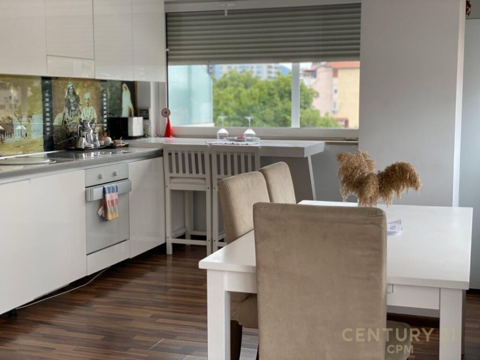 Tirane, jepet me qera apartament 1+1 Kati 7, 80 m² 1.300 € (Prane Albtelecom, Myslym Shyri)
