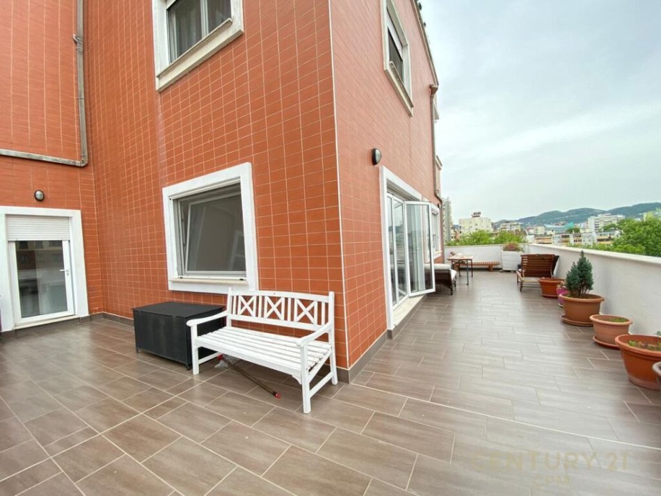 Tirane, jepet me qera apartament 1+1 Kati 7, 80 m² 1.300 € (Prane Albtelecom, Myslym Shyri)