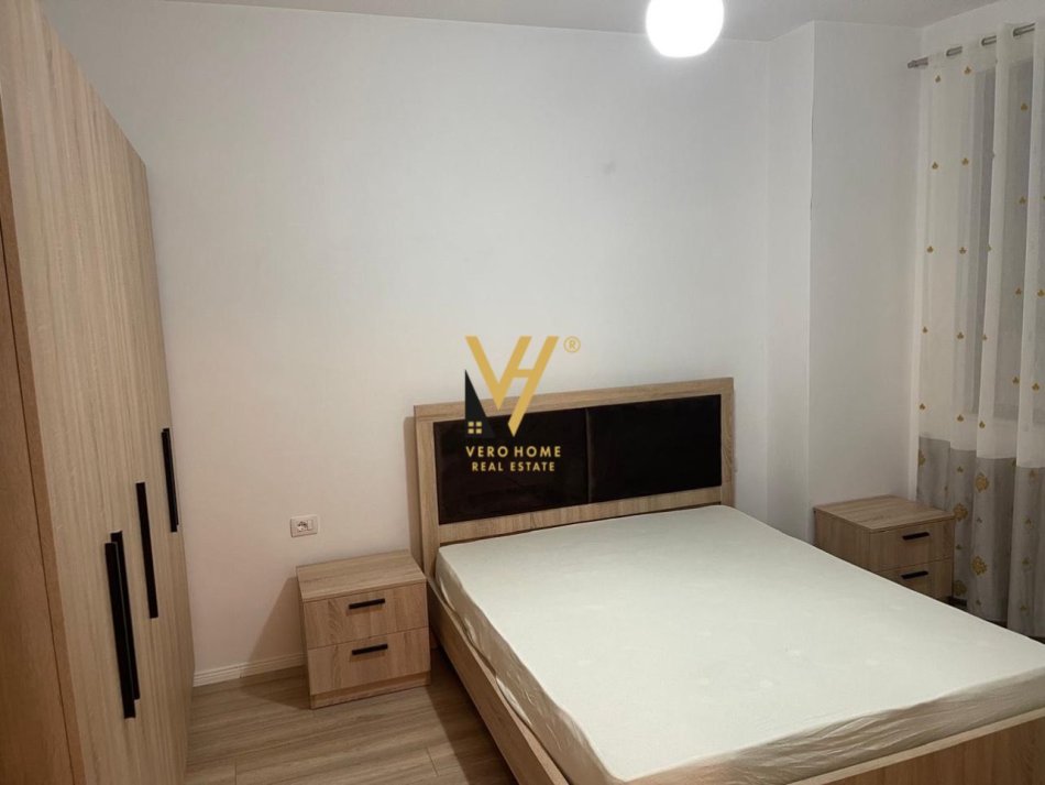 Tirane, jepet me qera apartament 1+1+Ballkon Kati 2, 75 m² 600 € (RRUGA SIRI KODRA)