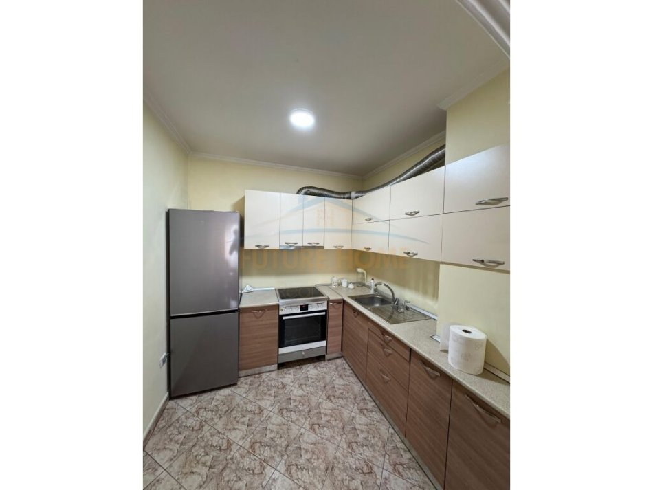 Tirane, jepet me qera apartament 2+1 Kati 9, 105 m² 750 € (Stacionii Trenit)