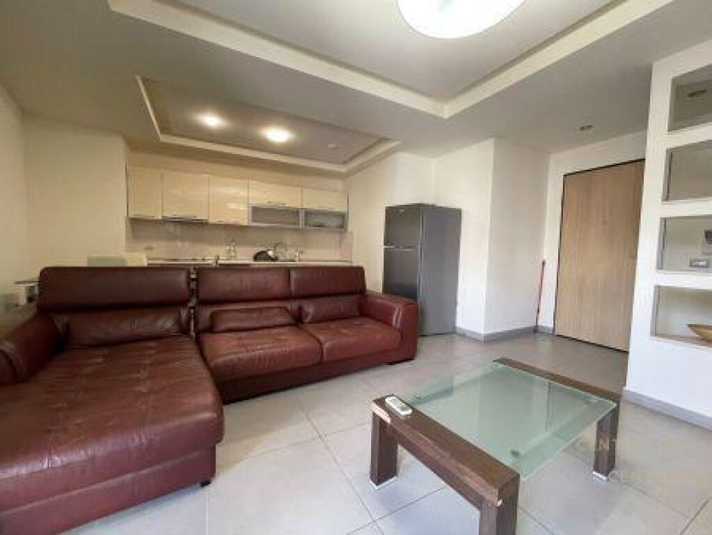 PAZARI I RI, JEPET ME QIRA APARTAMENT 2+1+3 BALLKONE!