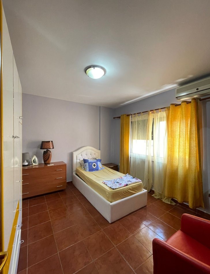Tirane, jepet me qera apartament 3+1+Aneks+Ballkon Kati 9, 124 m² 600 € (Komuna e Parisit)