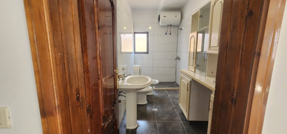 Tirane, shitet apartament 2+1 Kati 2, 150 m² 224.250 € (Selite)