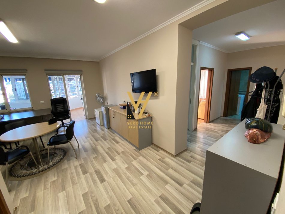 Tirane, jepet me qera apartament 2+1+Ballkon Kati 10, 145 m² 1.500 € (BLLOK)