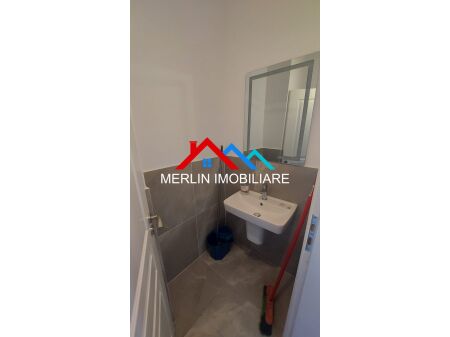 Tirane, shitet ambjent biznesi Kati 3, 42 m² 126.000 € (Kongresi Manastirit)