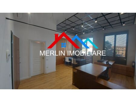Tirane, shitet ambjent biznesi Kati 3, 42 m² 126.000 € (Kongresi Manastirit)