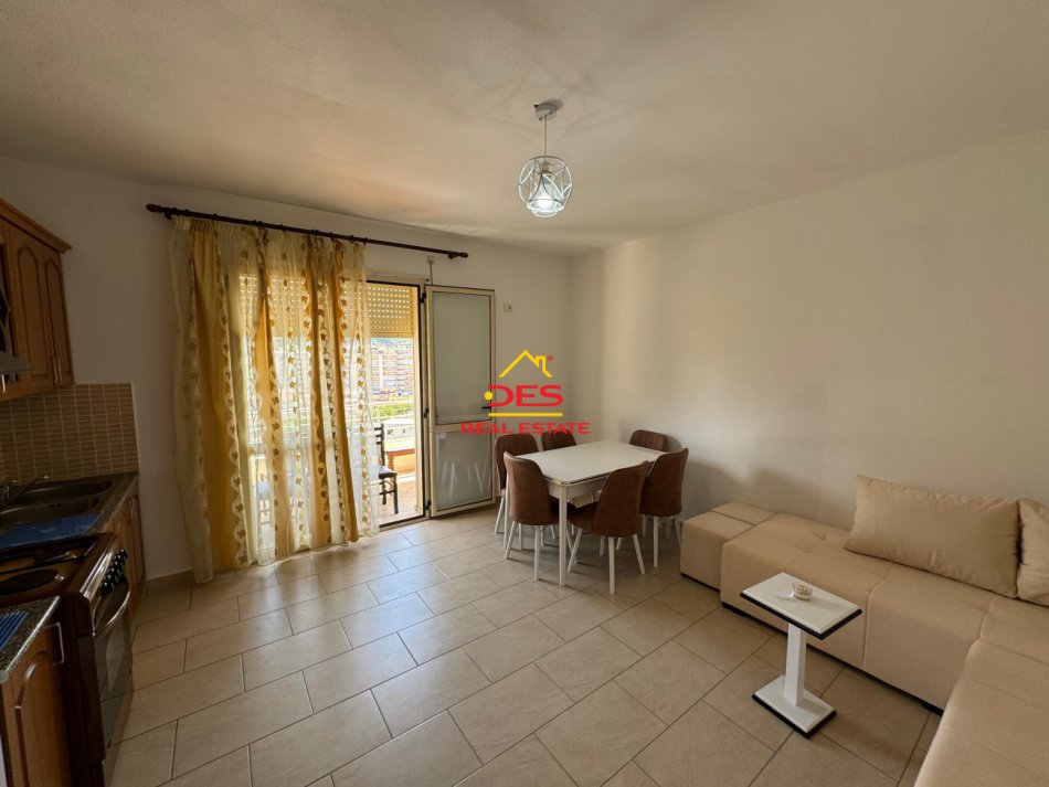 Vlore, jepet me qera apartament 2+1 Kati 9, 110 m² 400 € (Rruga Pelivan Leskaj)