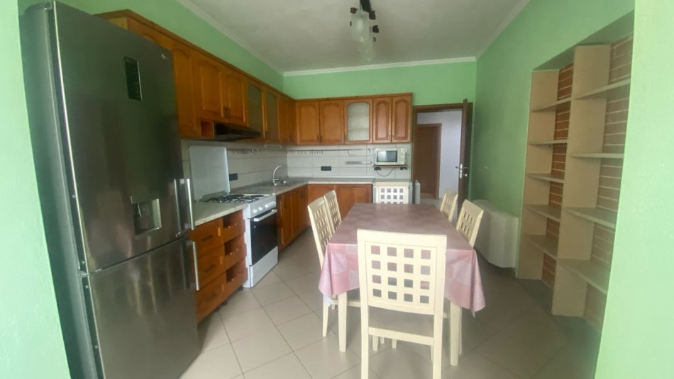 Apartament 3+1 me qira tek Tregu Elektrik