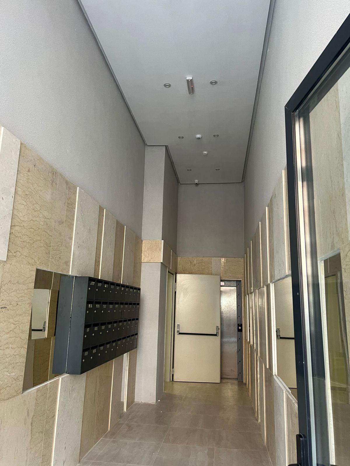 Tirane, QERA Apartament 2+1+2+(post parkim),Kati i 3,sip.120m2, 950 Euro (Kompleksi Olimpik,komuna e parisit)