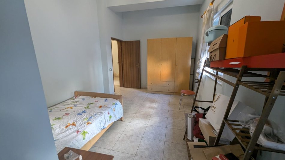 Tirane, jepet me qera apartament 1+1 Kati 2, 70 m² 450 € (Sheshi Willson)