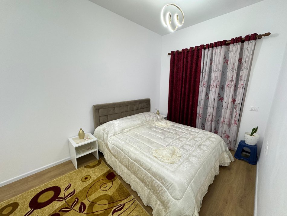 Tirane, jepet me qera apartament 1+1 Kati 6, 70 m² 400 € (ALI DEMI)
