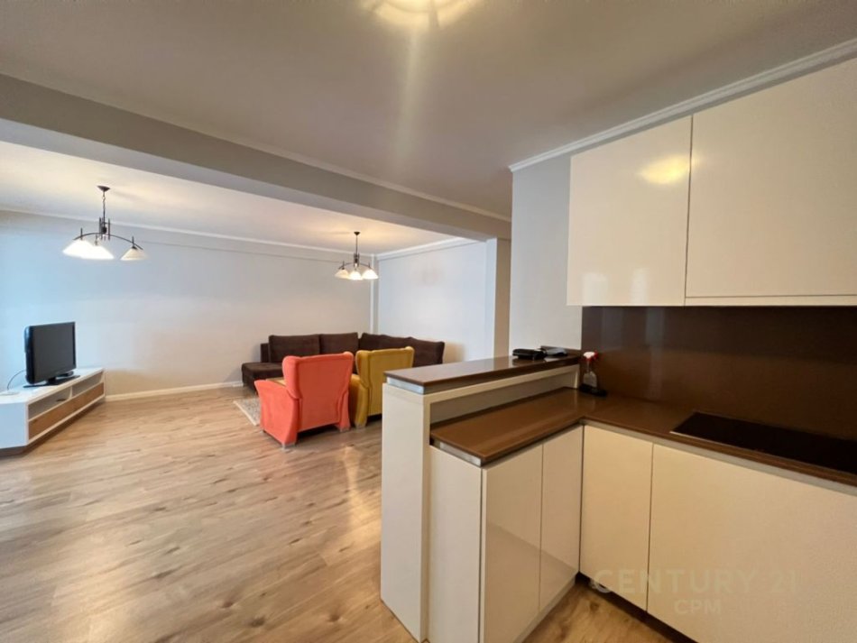 Tirane, shitet apartament 3+1+Aneks+Ballkon Kati 8, 144 m² 270.000 € (Bulevardi Zogu I, prane ish-stacionit te trenit)