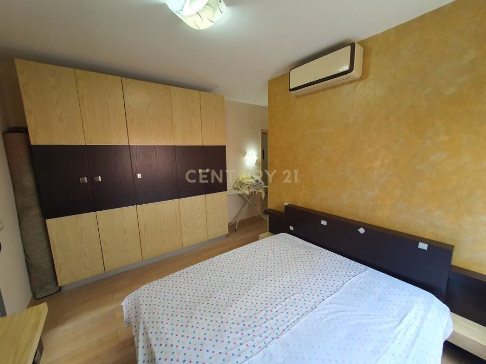 Tirane, jepet me qera apartament 2+1+Ballkon Kati 2, 93 m² 550 € (prane zones se Oxhakut.)